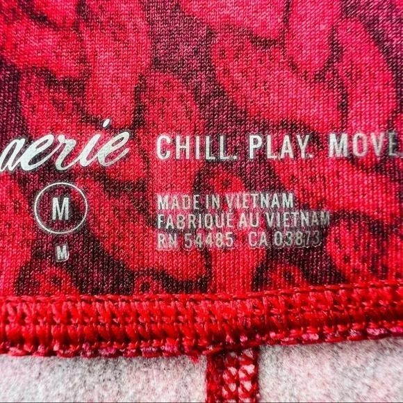 AERIE RED LEGGINS CHILL. PLAY. MOVE SIZE  MEDIUM - Picture 3 of 7